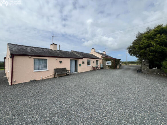 3 bed property, in Rhosmeirch, £465,000