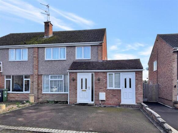 3 bed property, in Ash Tree Close, £315,000