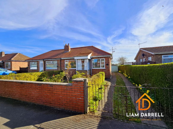 2 bed property, in Priory Place, £145,000