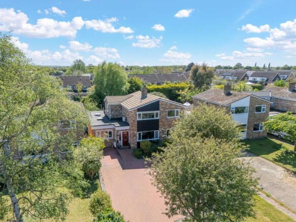 5 bed property, in Beldams, £550,000