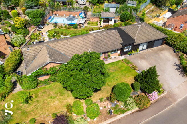 5 bed property, in Caple Avenue, £650,000