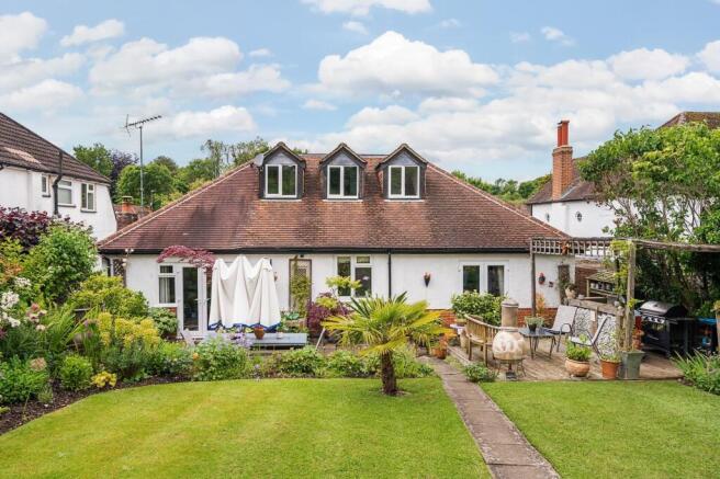 4 bed property, in Garlichill Road, £900,000