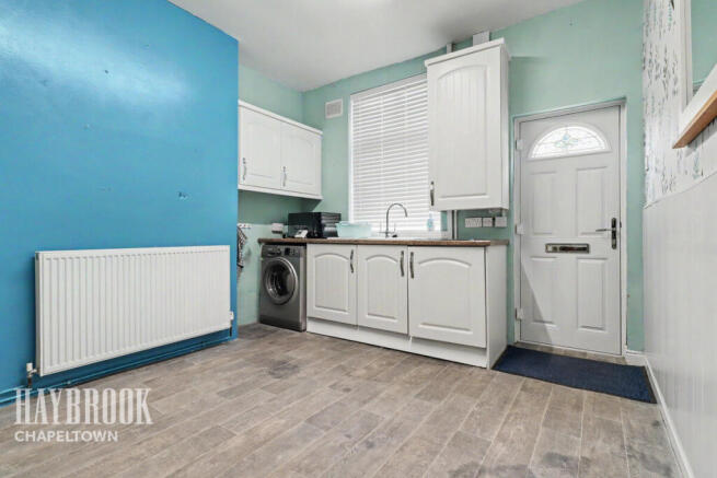 3 bed property, in Roe Lane, £140,000