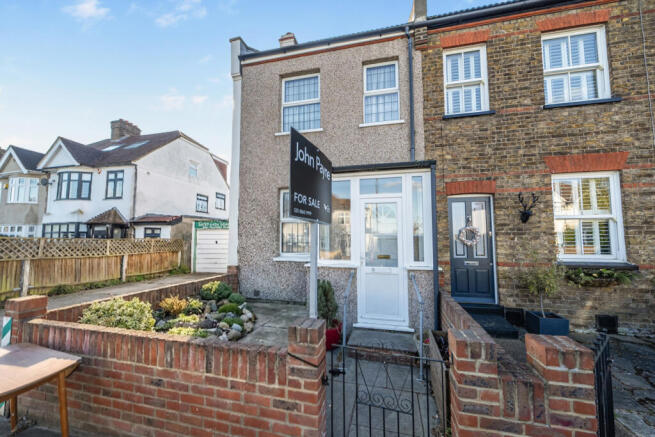 2 bed property, in Green Lane, £365,000