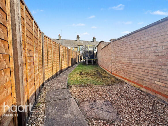 2 bed property, in Huntingdon Road, £170,000