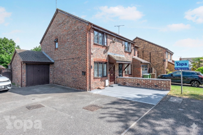 2 bed property, in School Crescent, £450,000