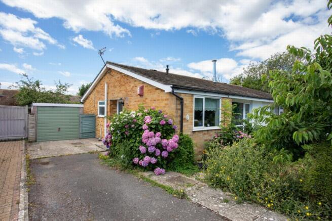 2 bed property, in Nightingale Avenue, £299,950