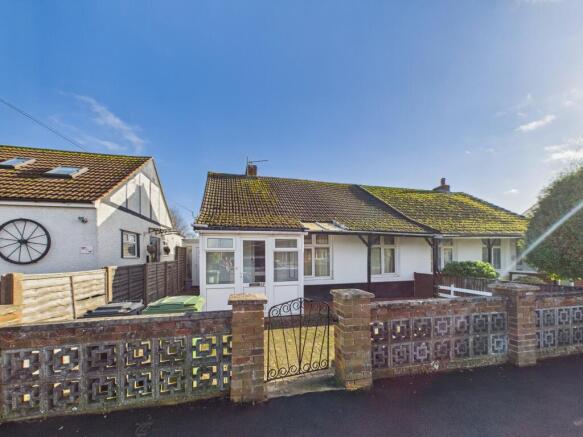 2 bed property, in South Road, £275,000