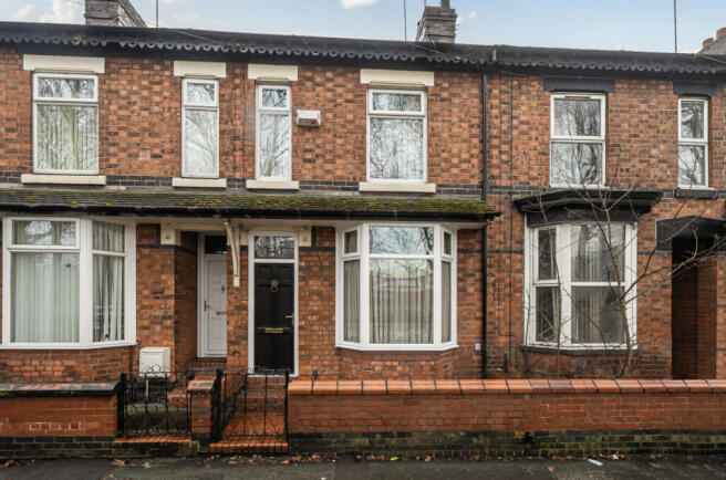 2 bed property, in Alton Street, £150,000