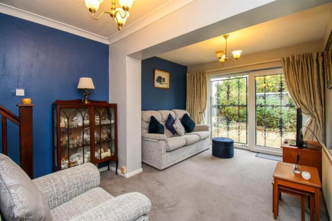 3 bed property, in Elmwood Avenue, £300,000