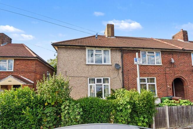 2 bed property, in Hedgemans Road, £275,000