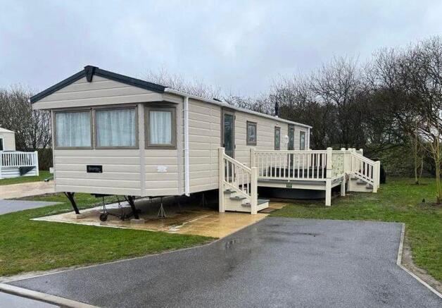 4 bed property, in Tattershall Lakes, £19,000