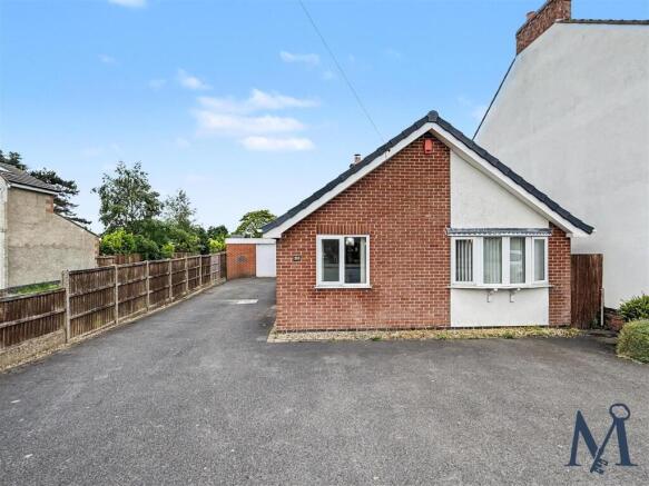 2 bed property, in Ashburton Road, £260,000