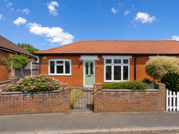 2 bed property, in Vegal Crescent, £465,000