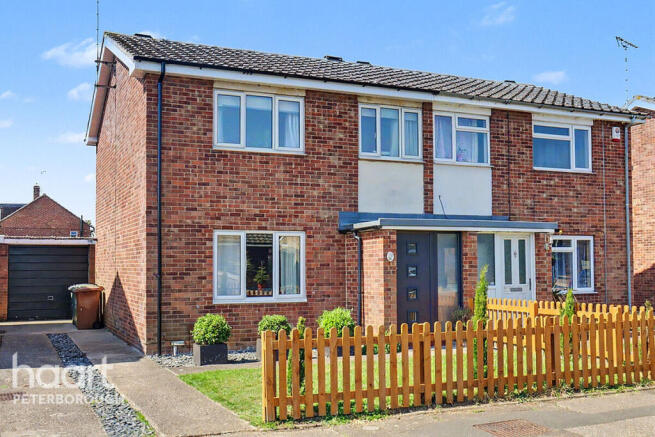 3 bed property, in Holmes Way, £220,000