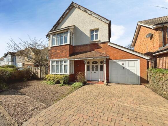 4 bed property, in Huntercombe Lane North, £650,000