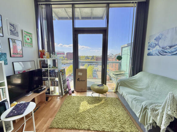 Studio, in Abito, £100,000