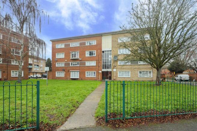 1 bed property, in The Glebe, £170,000