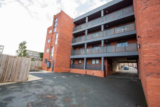 1 bed property, in Marsh Parade, £90,000