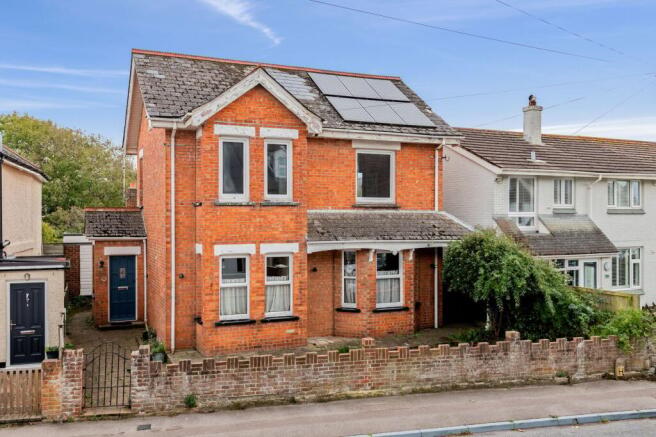 4 bed property, in St Leonards Road, £575,000