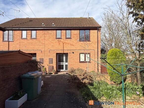 3 bed property, in Ellerslie Close, £190,000