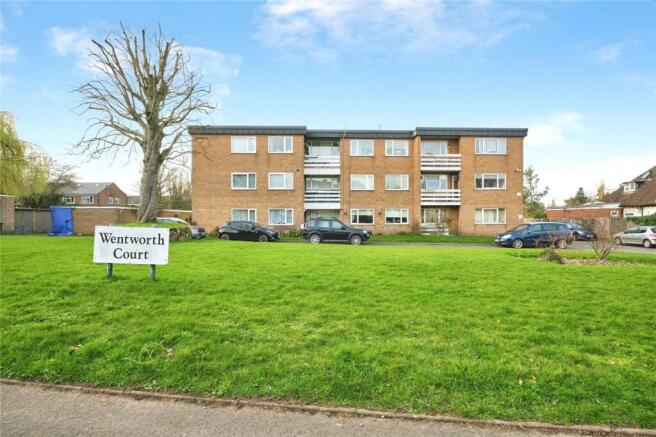 1 bed property, in Kingsbury Road, £47,000