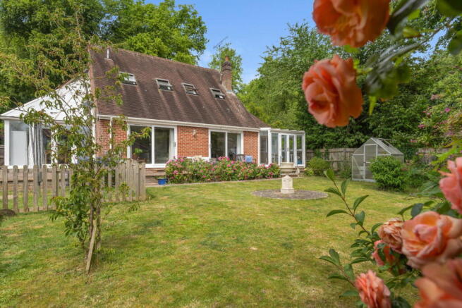 5 bed property, in Culliford Road North, £700,000