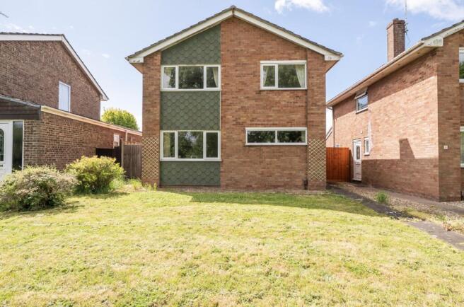 4 bed property, in Charles Close, £420,000