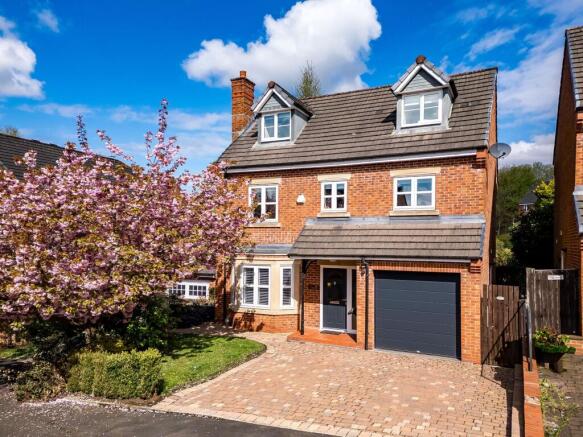 6 bed property, in Kingsbury Close, £450,000