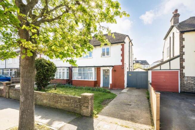 4 bed property, in Selwood Road, £625,000