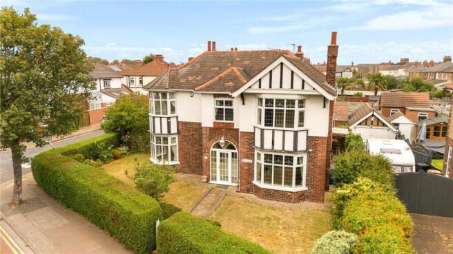 4 bed property, in Weelsby Road, £270,000