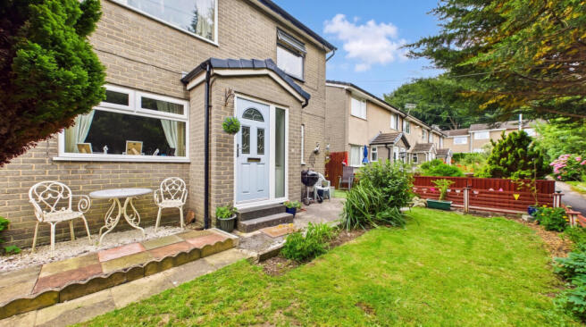 2 bed property, in Fairfield Close, £115,000