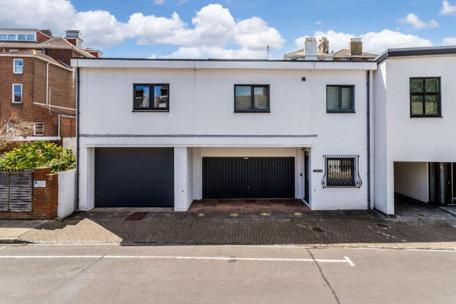 4 bed property, in Clarence Road, £700,000