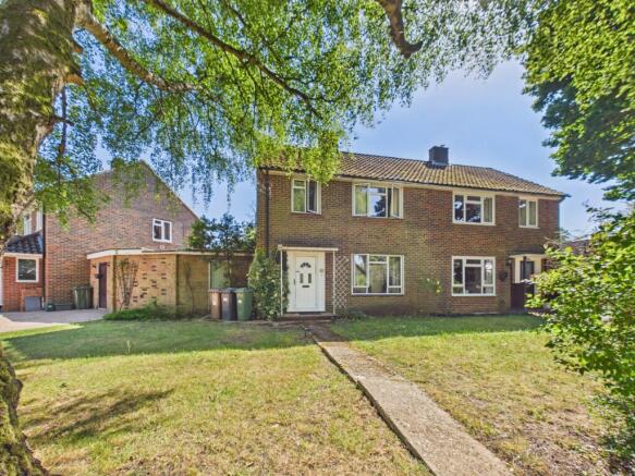3 bed property, in Wigmore Road, £350,000