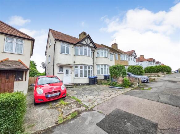 4 bed property, in Wakemans Hill Avenue, £550,000
