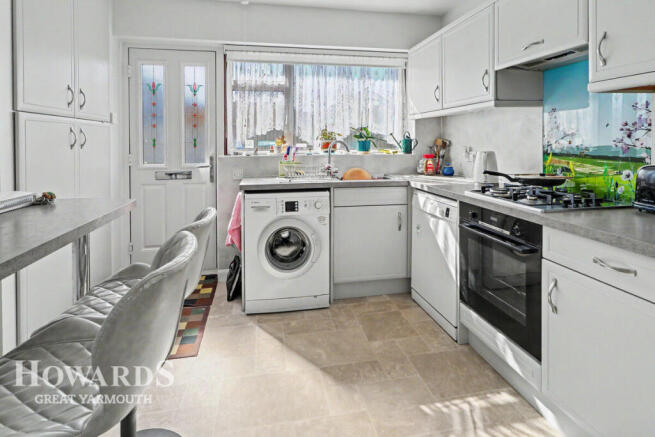 3 bed property, in Drift Road, £315,000