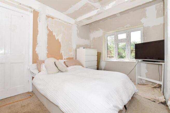 2 bed property, in Bullockstone Road, £395,000