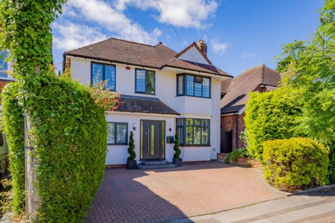 4 bed property, in Pinfold Road, £750,000