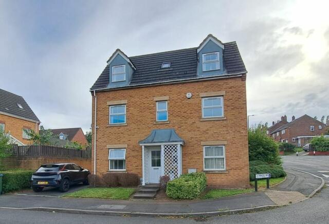 4 bed property, in 1 Princes Way, £300,000