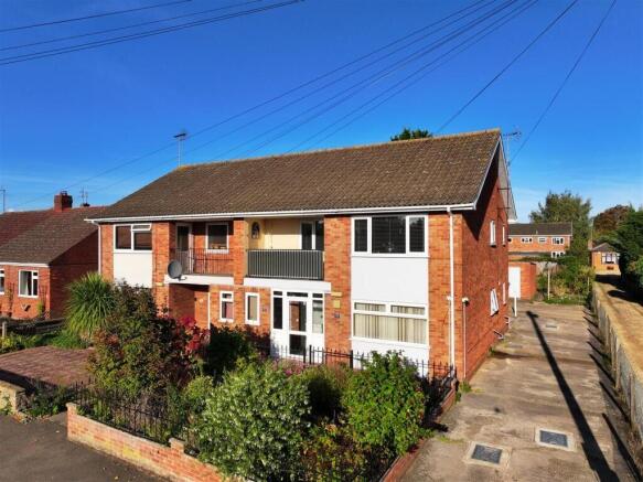 2 bed property, in 48A Carrington Road, £100,000