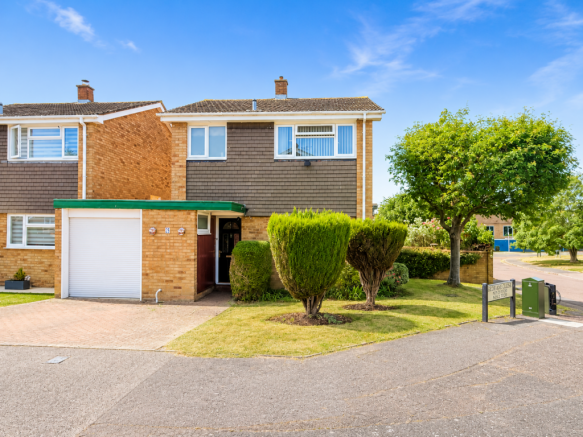 3 bed property, in Redgrave Gardens, £379,995