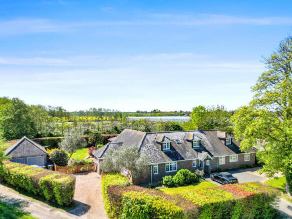 8 bed property, in Chequer Lane, £1,350,000