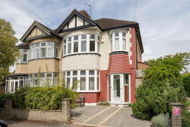4 bed property, in Morgan Avenue, £925,000
