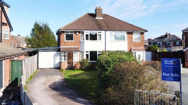 3 bed property, in Broadway, £295,000