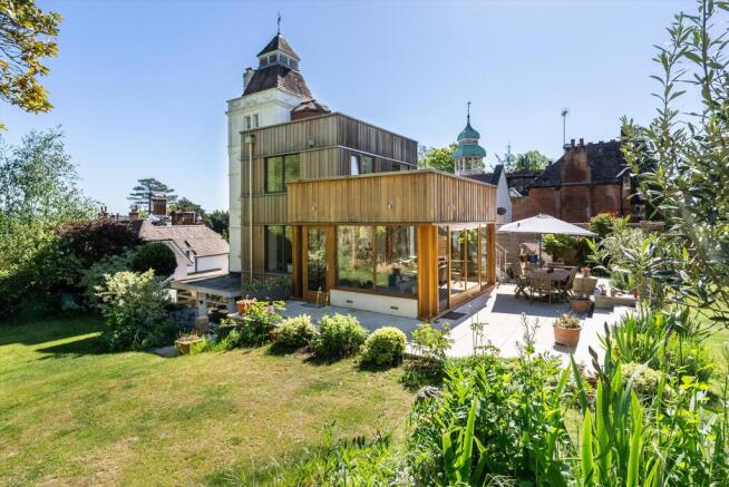 4 bed property, in Constance Close, £1,900,000