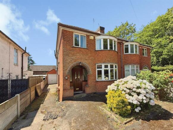 3 bed property, in Desford Road, £325,000