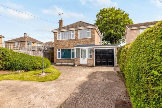 3 bed property, in Muirfield Close, £260,000