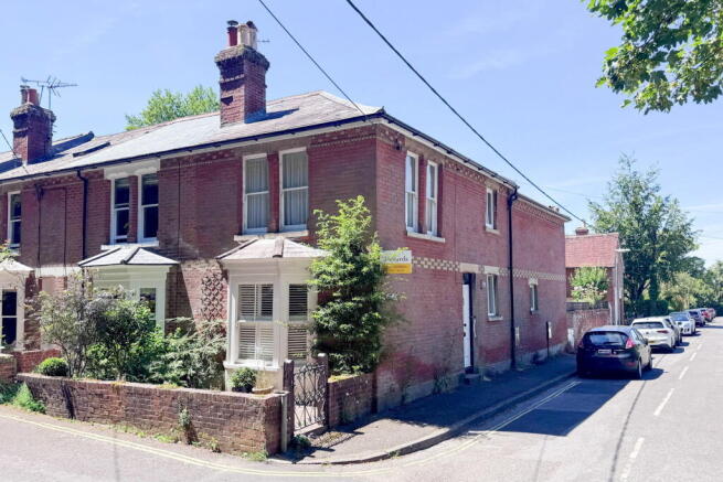 3 bed property, in Edward Terrace, £615,000
