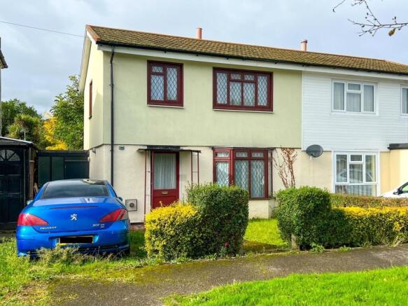3 bed property, in Molesham Way, £449,950