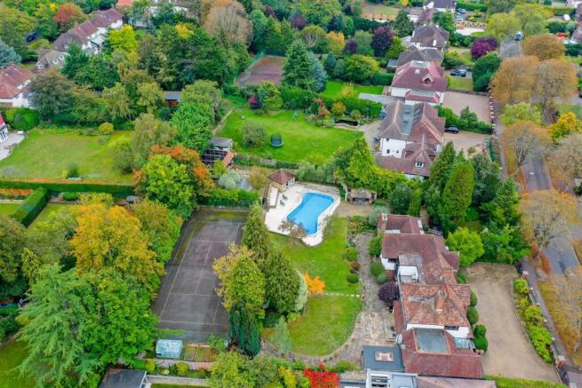 6 bed property, in The Highway, £2,000,000